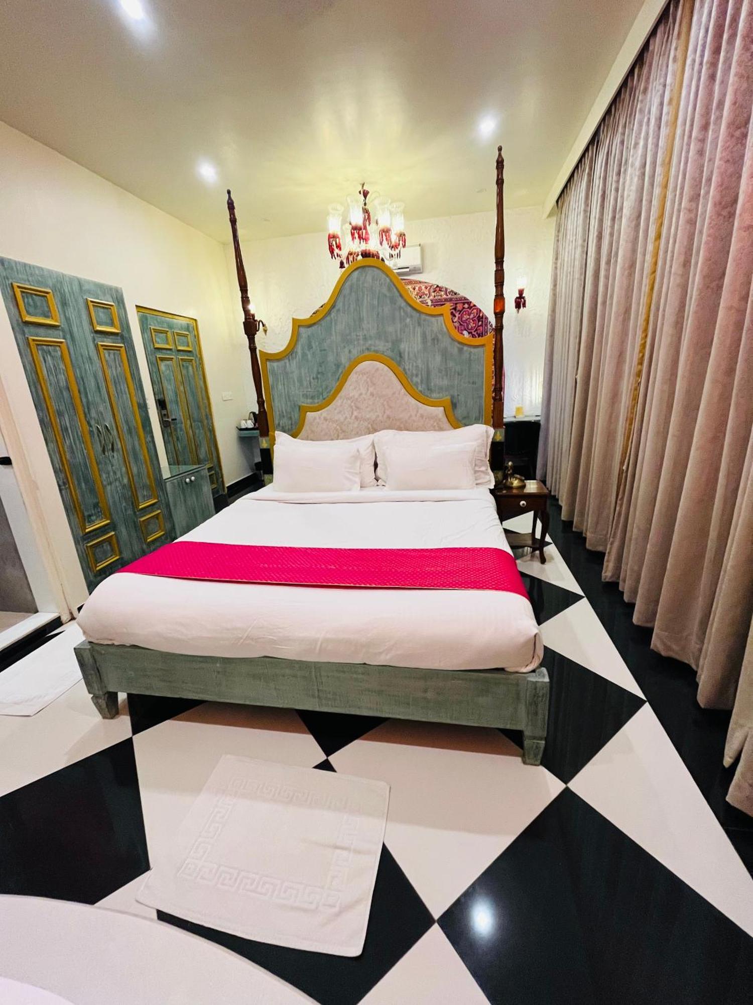 Banaras - A Boutique 3*